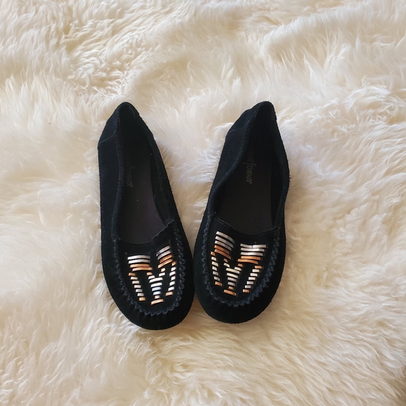 [Minnetonka] Black Moccasin Flats sz 8 - Picture 2 of 5